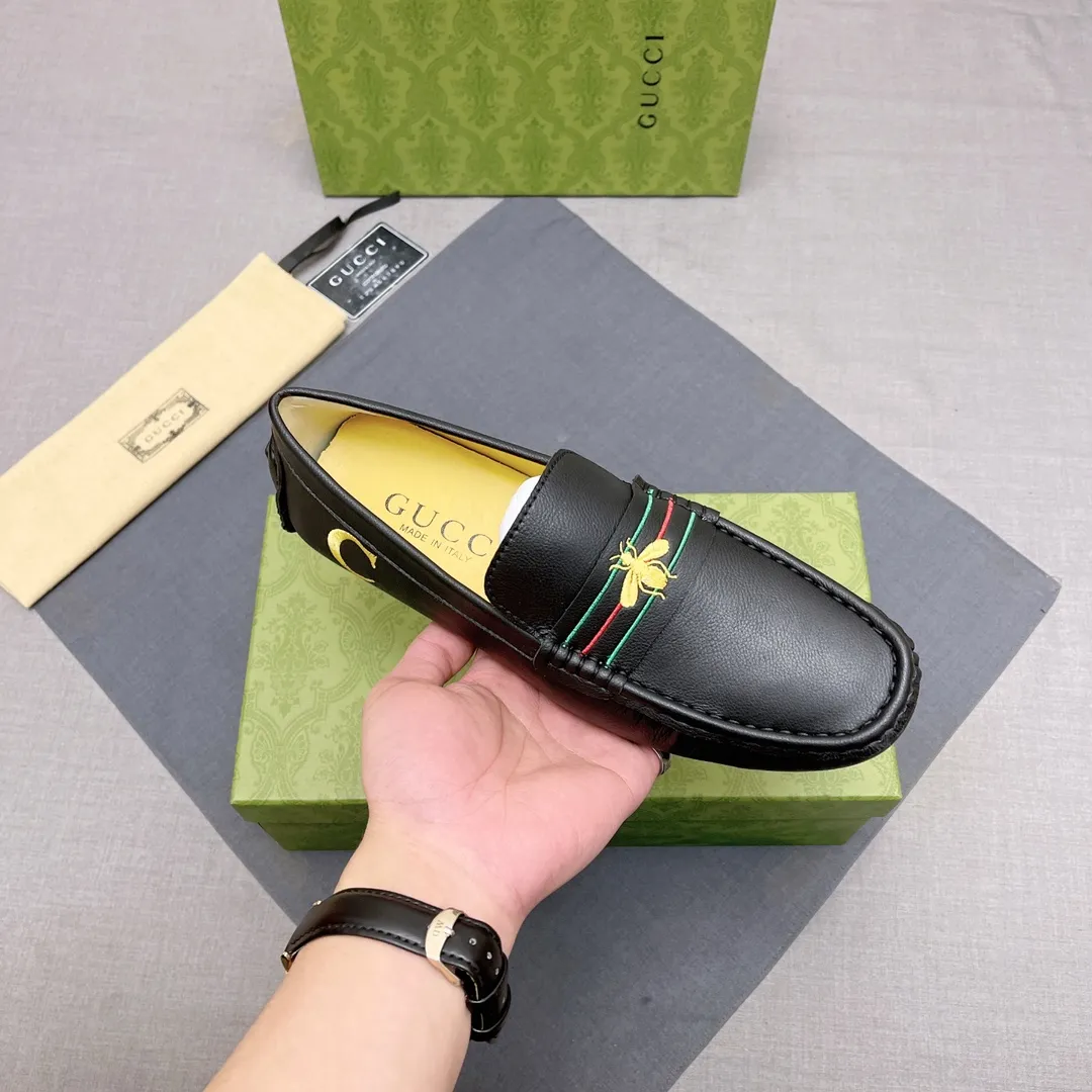 p400 GUCCI, Gucci official flagship store original casual beanie shoes ~ Four Seasons Trendy Shoes 👟》New version at the counter, Gucci 1:1 high-quality workmanship, upper: imported pebbled calfskin, genuine sweat-absorbent pigskin lining, fashionable lazy business style design, casual loafers, running shoes are perfect for young people. British fashion boots 😍 Equipped with original raw rubber wear-resistant outsole, absolutely high-end and classy, ​​suitable for drivers only 🚗 A must-have for fashionable men, standard code 37-45 No. 071